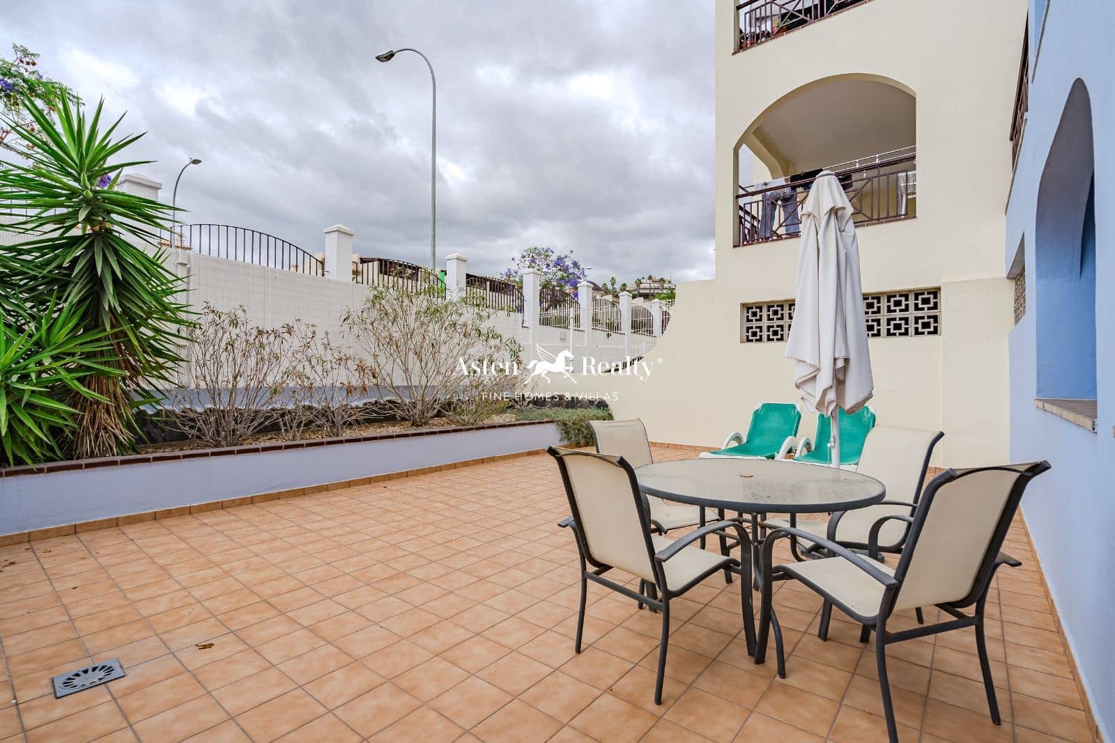 1 bedroom Flat for sale in Los Cristianos with pool - € 285,000 (Ref: 8309426)