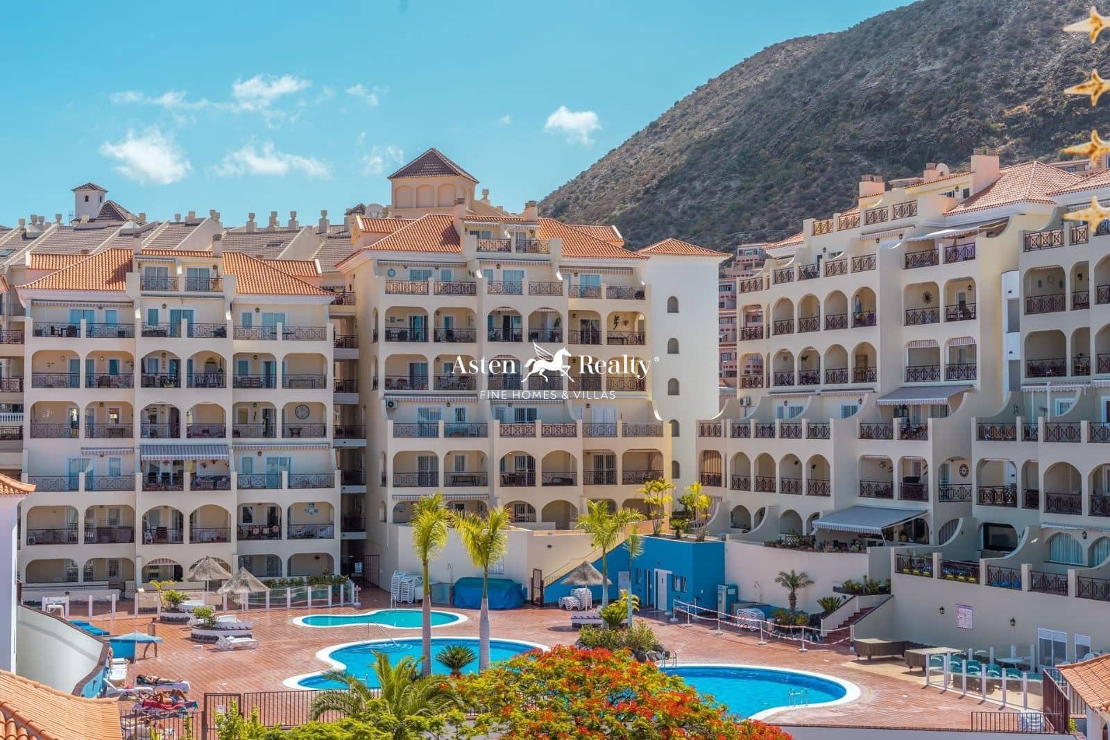 1 bedroom Flat for sale in Los Cristianos with pool - € 285,000 (Ref: 8309426)