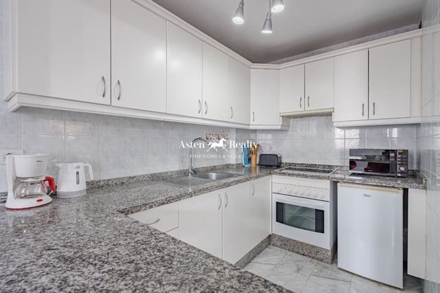 1 chambre Appartement à vendre à Los Cristianos, Arona avec piscine - 285 000 € (Ref: 8309426)