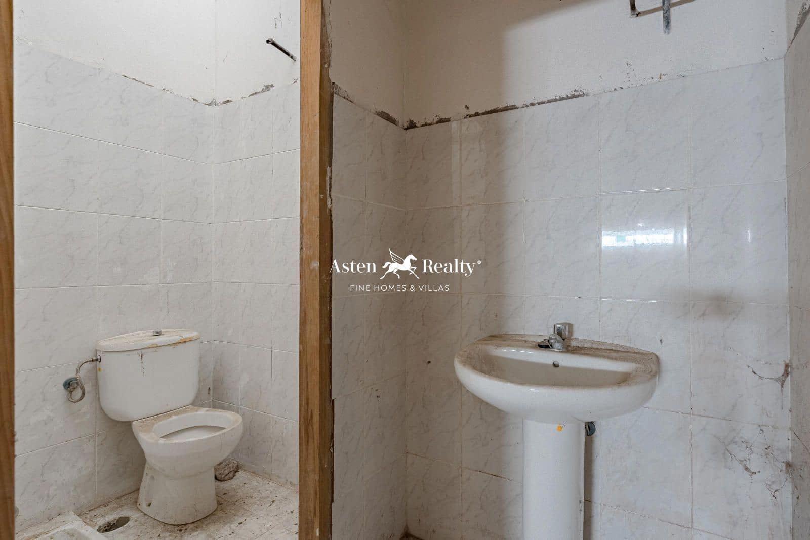 Virksomhed til salg i Playa San Juan - € 350.000 (Ref: 8358455)