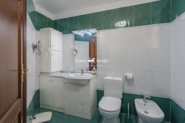 4 soveværelse Lejlighed til salg i Los Cristianos, Arona med swimmingpool garage - € 995.000 (Ref: 8374820)