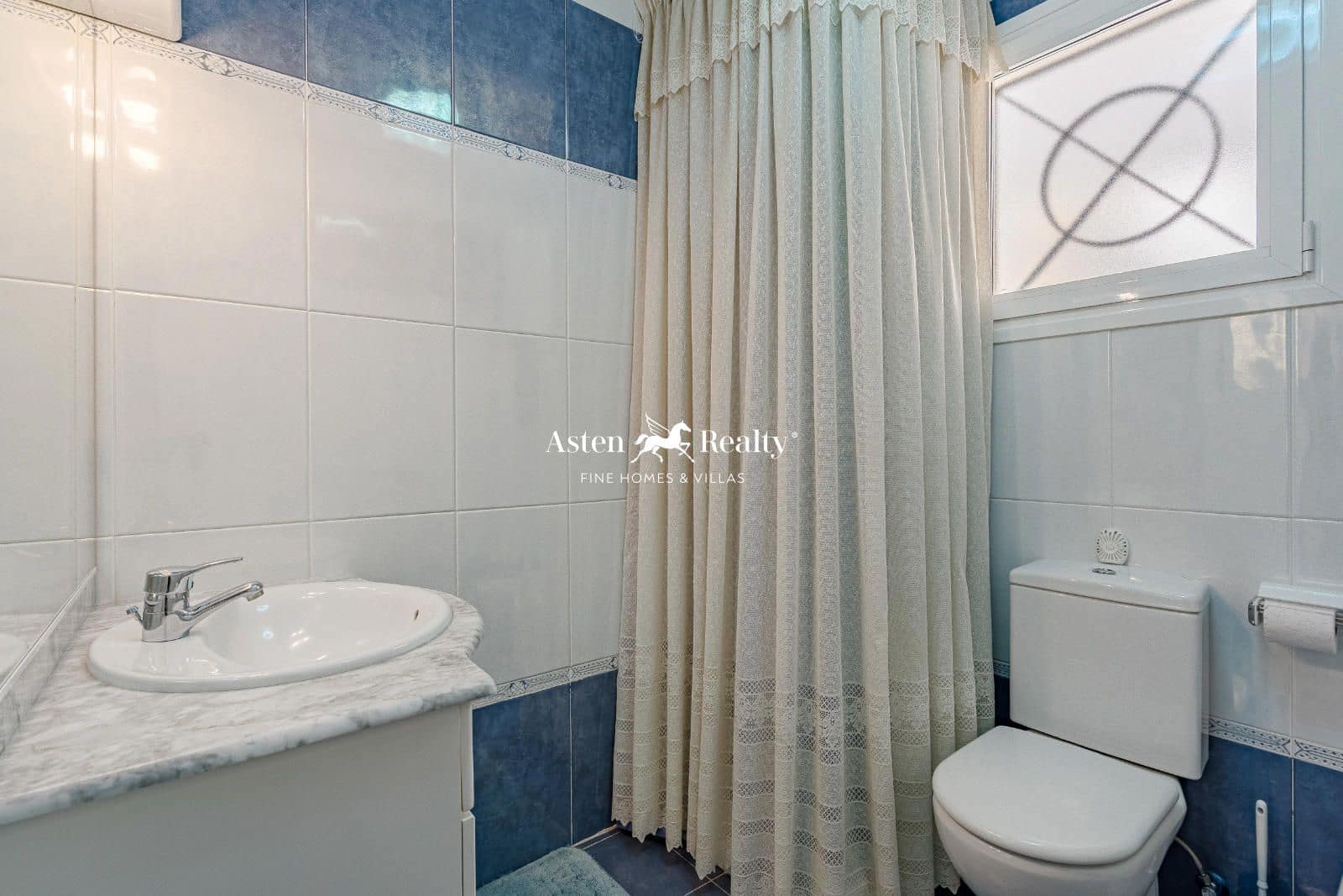 4 soveværelse Lejlighed til salg i Los Cristianos med swimmingpool garage - € 995.000 (Ref: 8374820)