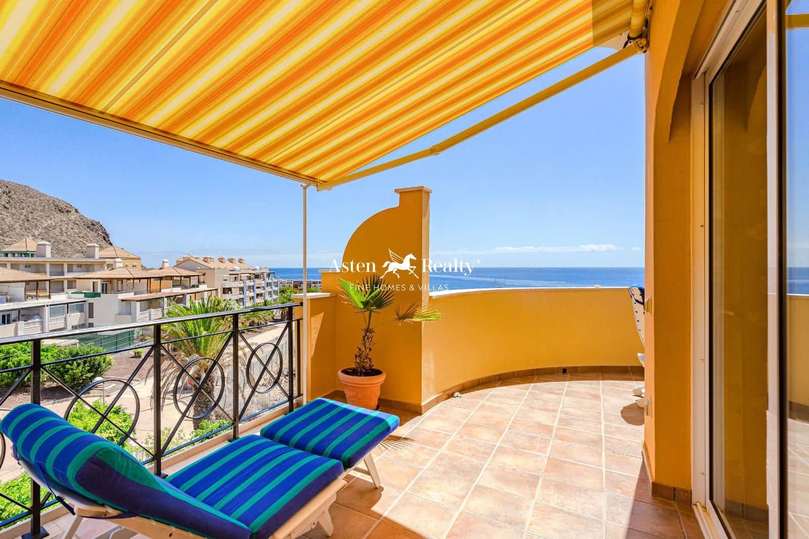 4 soveværelse Lejlighed til salg i Los Cristianos med swimmingpool garage - € 995.000 (Ref: 8374820)