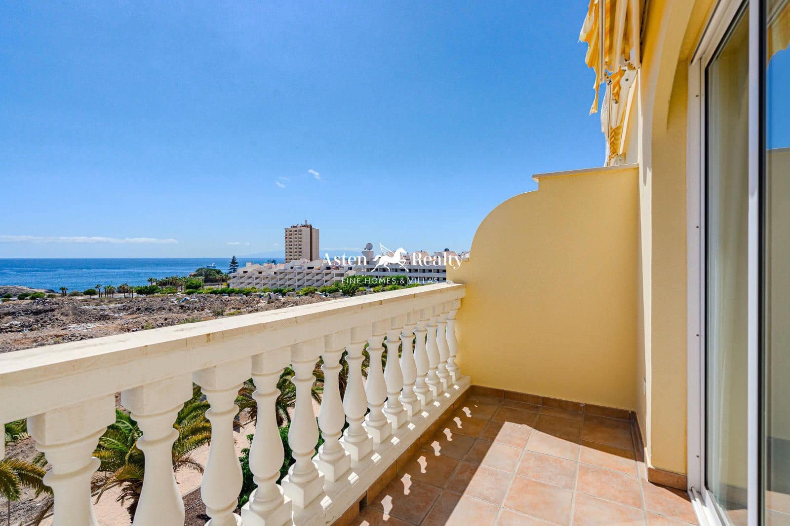 4 soveværelse Lejlighed til salg i Los Cristianos med swimmingpool garage - € 995.000 (Ref: 8374820)