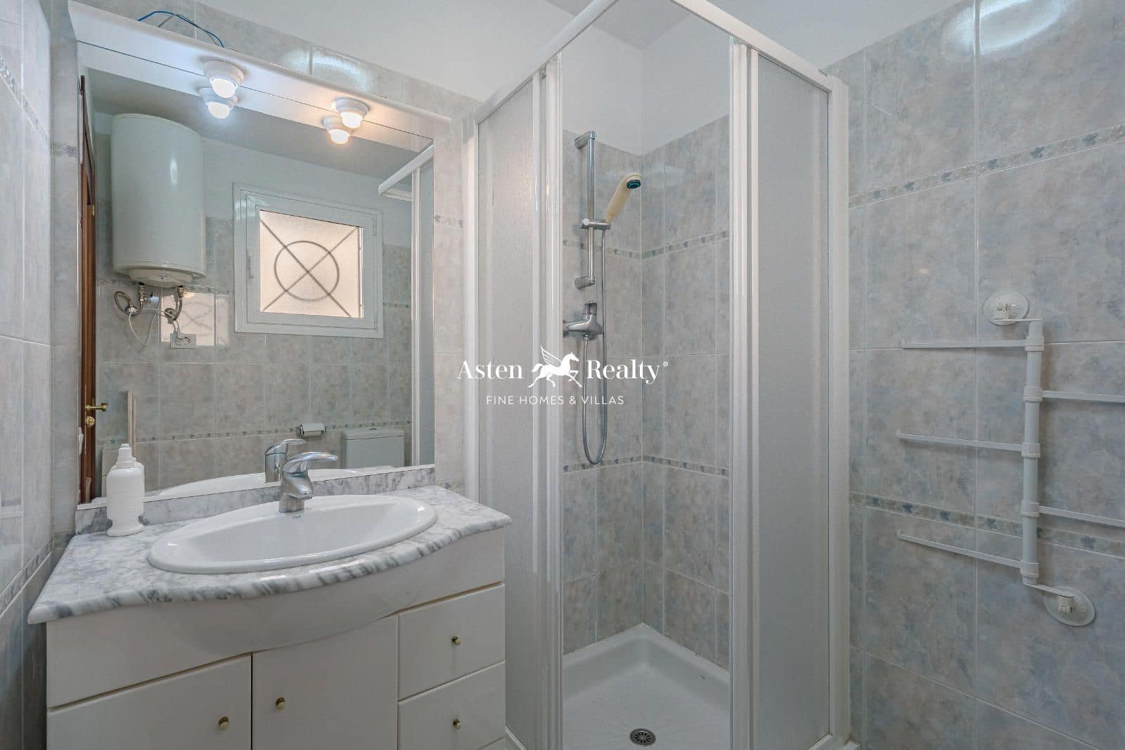 4 soveværelse Lejlighed til salg i Los Cristianos med swimmingpool garage - € 995.000 (Ref: 8374820)