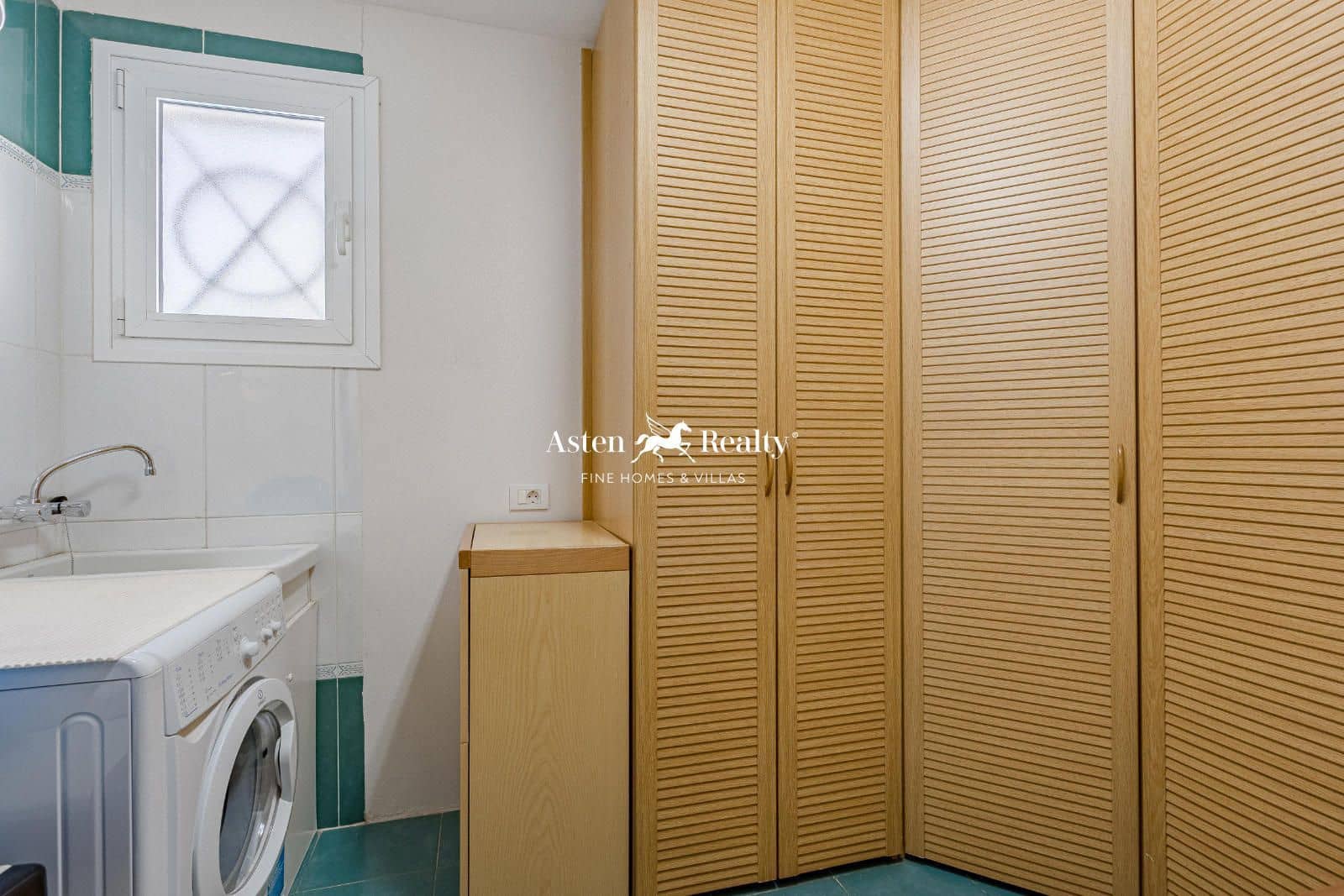 4 soveværelse Lejlighed til salg i Los Cristianos med swimmingpool garage - € 995.000 (Ref: 8374820)