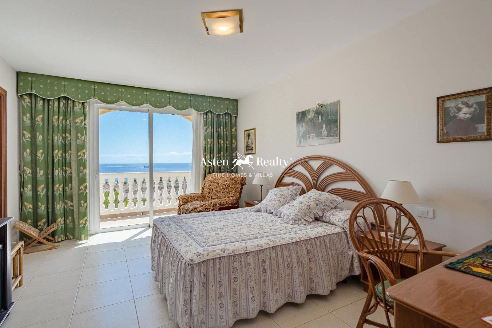 4 soveværelse Lejlighed til salg i Los Cristianos med swimmingpool garage - € 995.000 (Ref: 8374820)