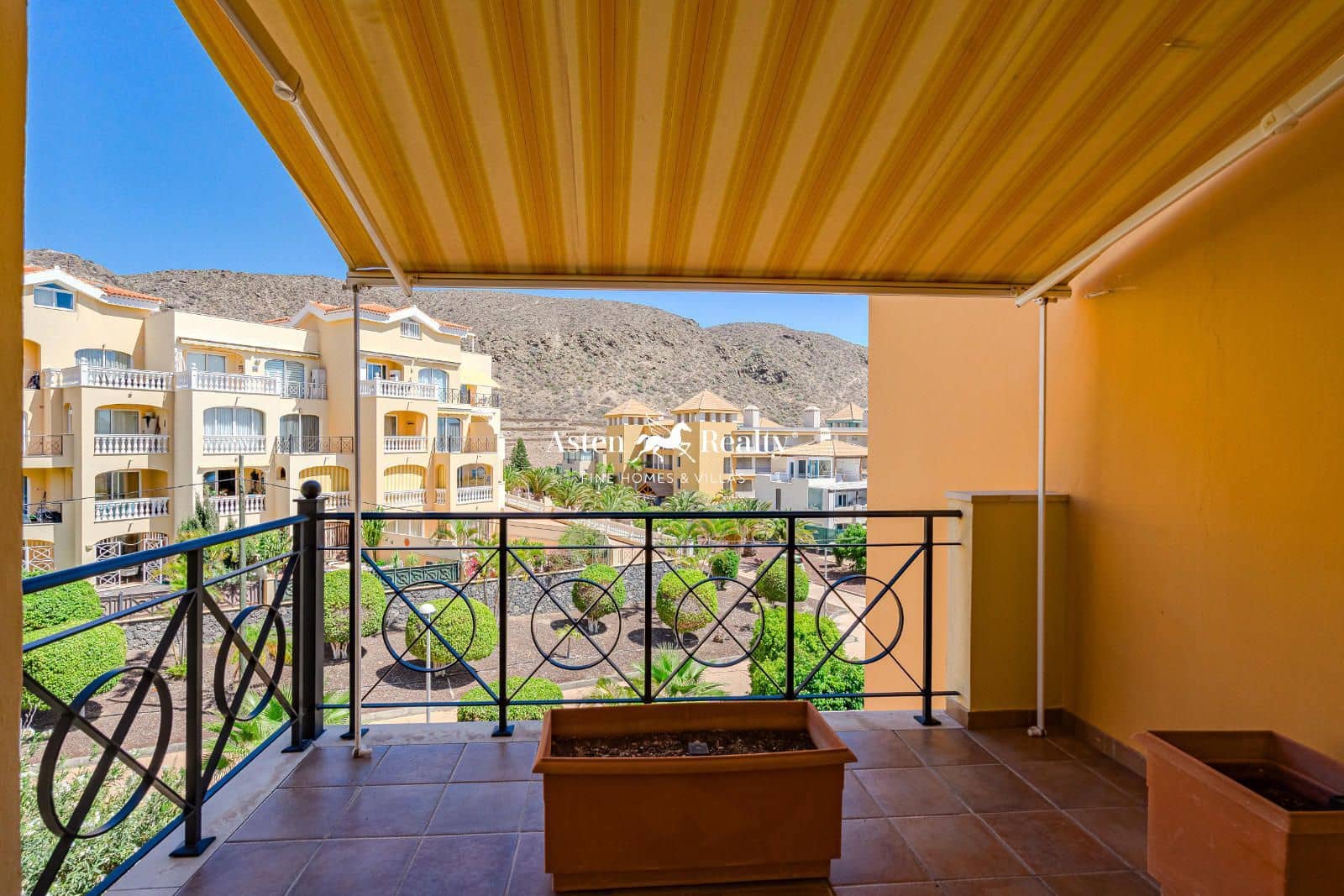 4 soveværelse Lejlighed til salg i Los Cristianos med swimmingpool garage - € 995.000 (Ref: 8374820)