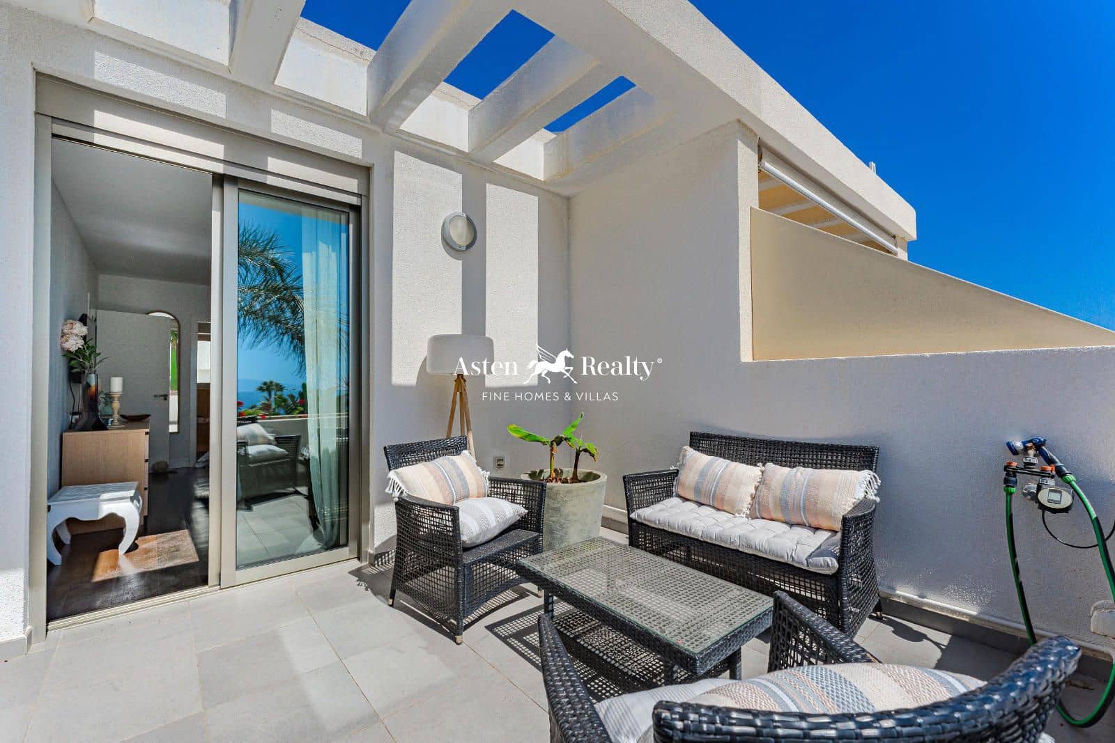 4 soveværelse Byhus til salg i La Caleta Adeje med swimmingpool garage - € 1.690.000 (Ref: 8384611)