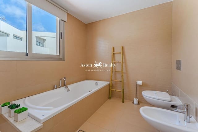 4 slaapkamer Huis te koop in La Caleta Adeje, Adeje met zwembad garage - € 1.690.000 (Ref: 8384611)