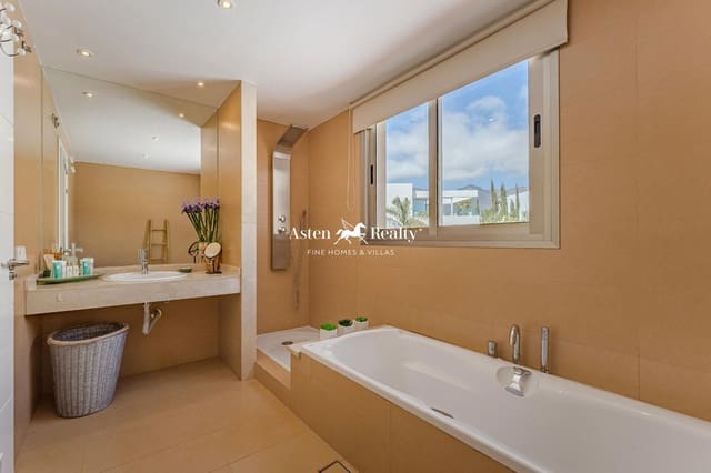 4 slaapkamer Huis te koop in La Caleta Adeje, Adeje met zwembad garage - € 1.690.000 (Ref: 8384611)