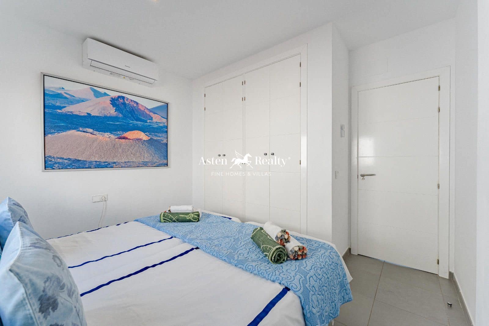 4 soveværelse Byhus til salg i La Caleta Adeje med swimmingpool garage - € 1.690.000 (Ref: 8384611)