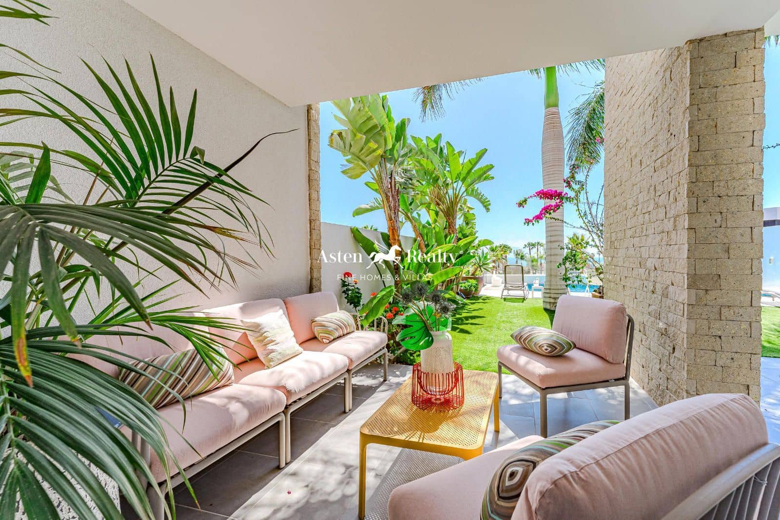 4 soveværelse Byhus til salg i La Caleta Adeje med swimmingpool garage - € 1.690.000 (Ref: 8384611)