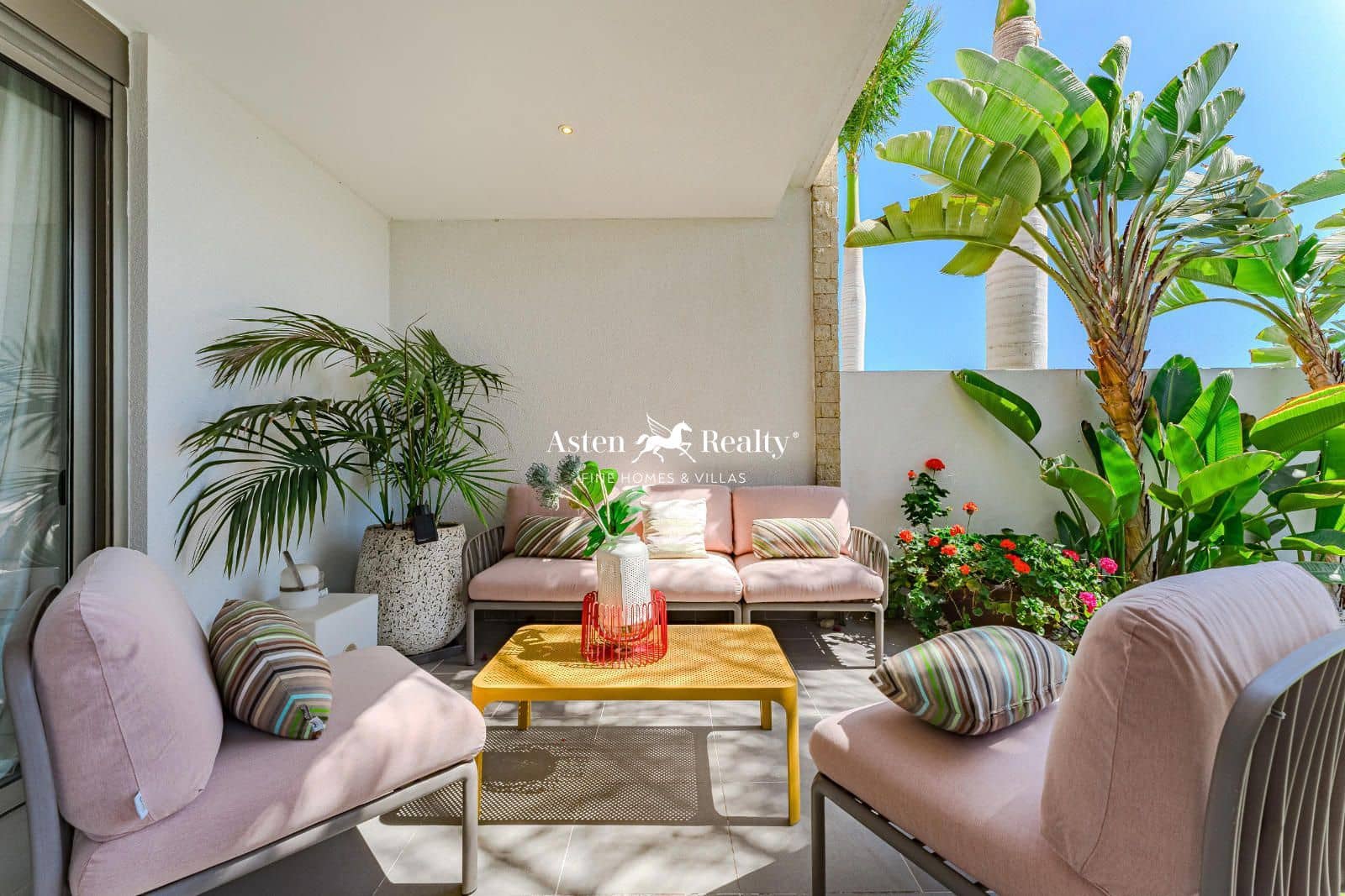 4 soveværelse Byhus til salg i La Caleta Adeje med swimmingpool garage - € 1.690.000 (Ref: 8384611)