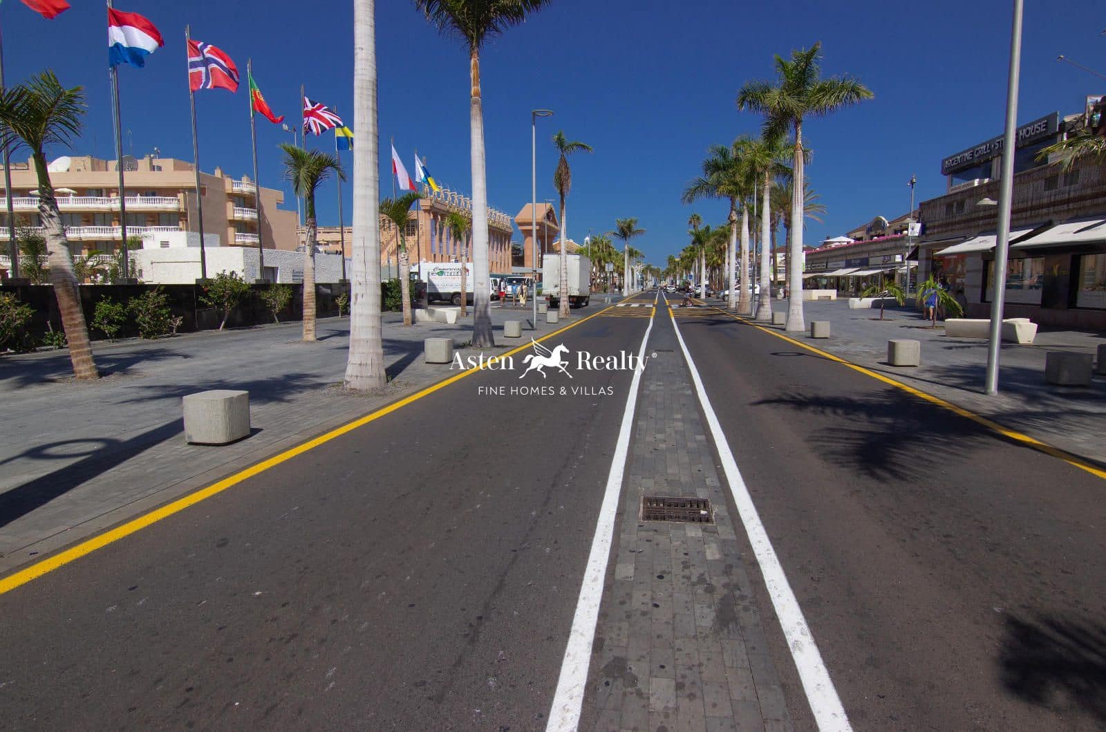 Toimisto myytävänä paikassa Playa de las Americas - 1 000 000 € (Ref: 8416937)