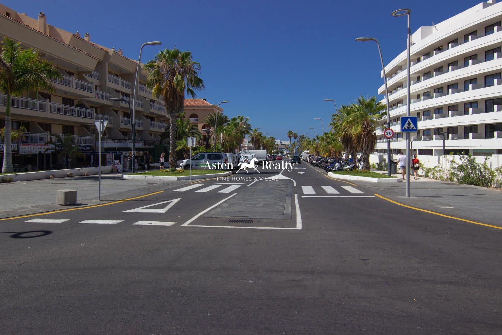 Toimisto myytävänä paikassa Playa de las Americas - 1 000 000 € (Ref: 8416937)