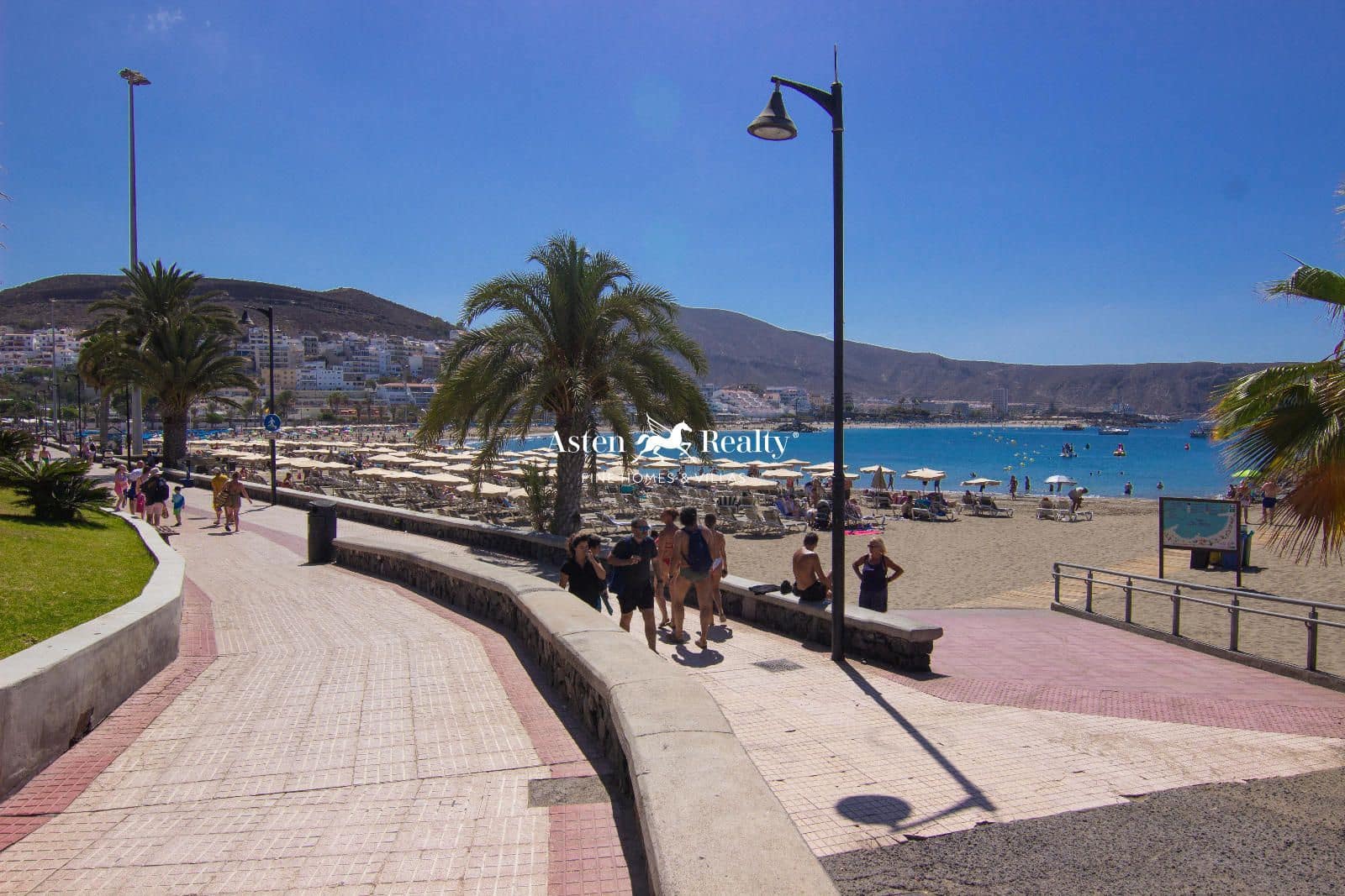 Toimisto myytävänä paikassa Playa de las Americas - 1 000 000 € (Ref: 8416937)