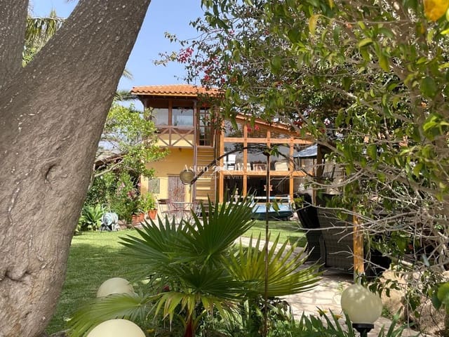 6 bedroom Townhouse for sale in Villa de Arico, Arico with garage - € 870,000 (Ref: 8438005)