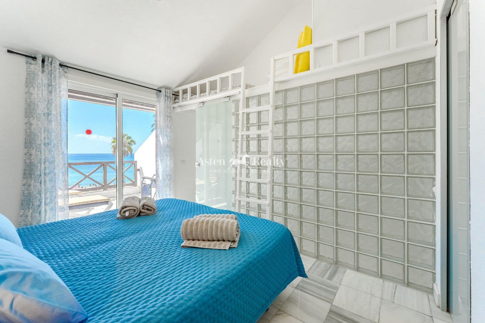 1 soverom Leilighet til salgs i Playa de las Americas med svømmebasseng - € 630 000 (Ref: 8471787)