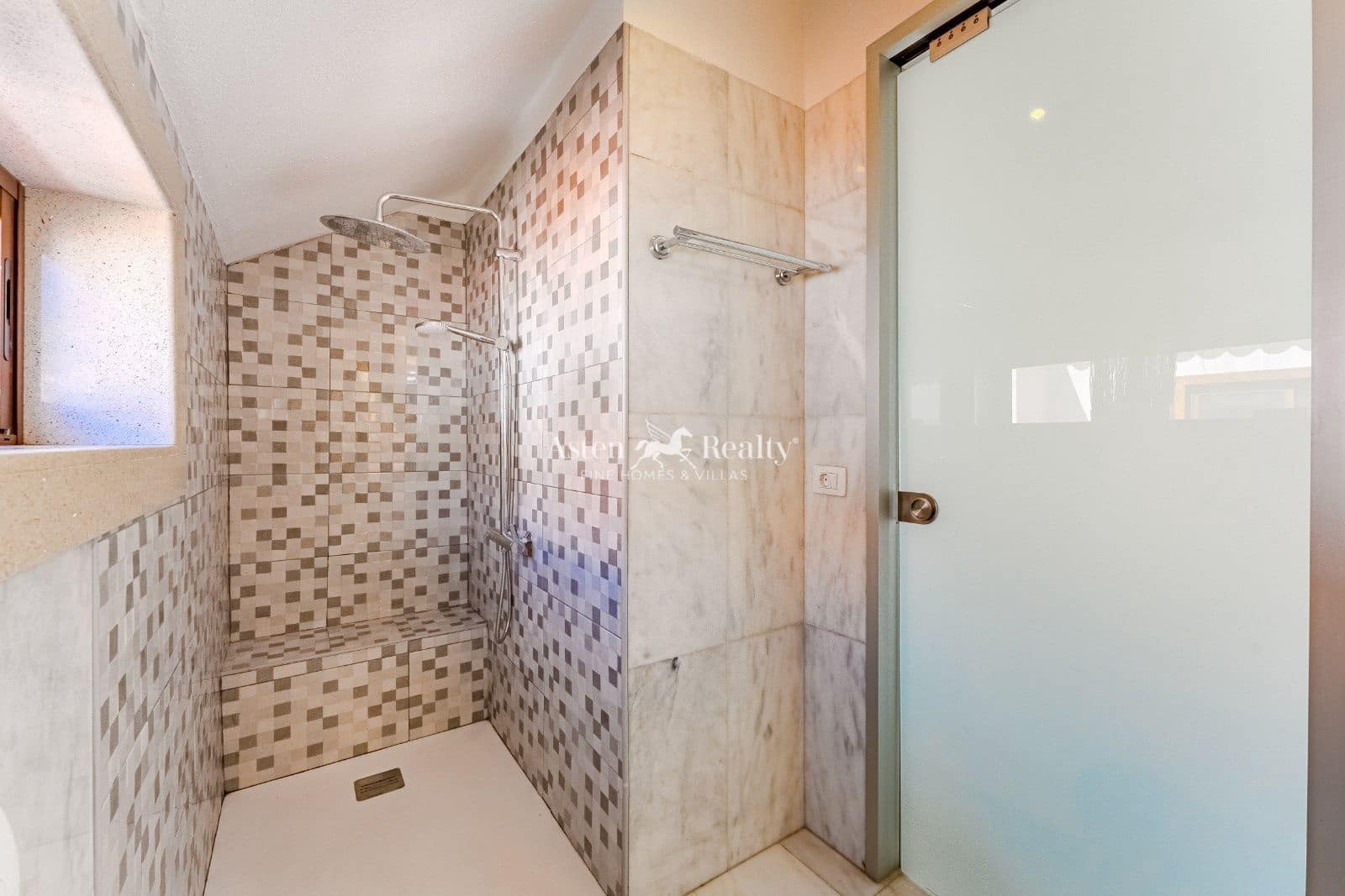 1 soverom Leilighet til salgs i Playa de las Americas med svømmebasseng - € 630 000 (Ref: 8471787)