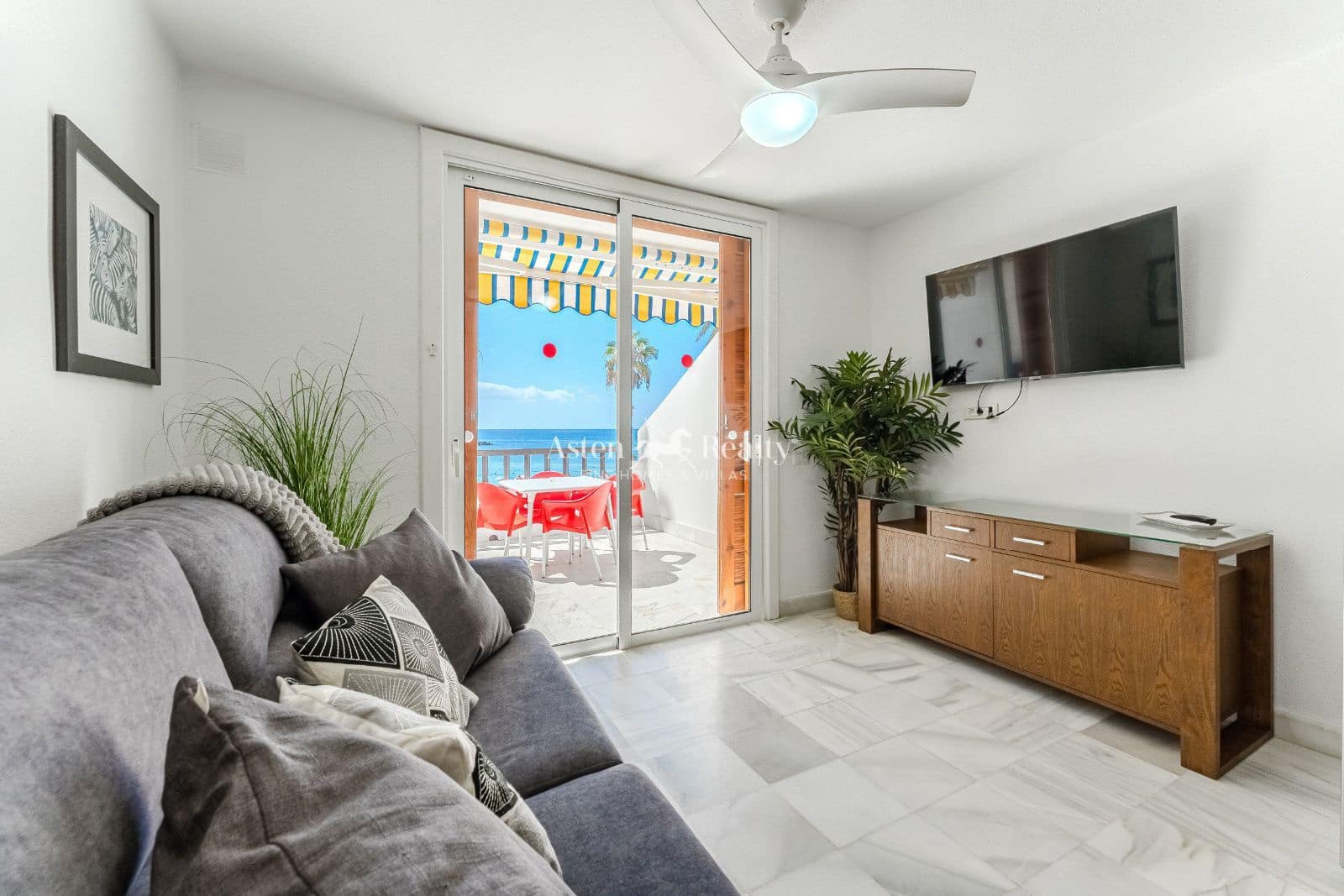 1 soverom Leilighet til salgs i Playa de las Americas med svømmebasseng - € 630 000 (Ref: 8471787)