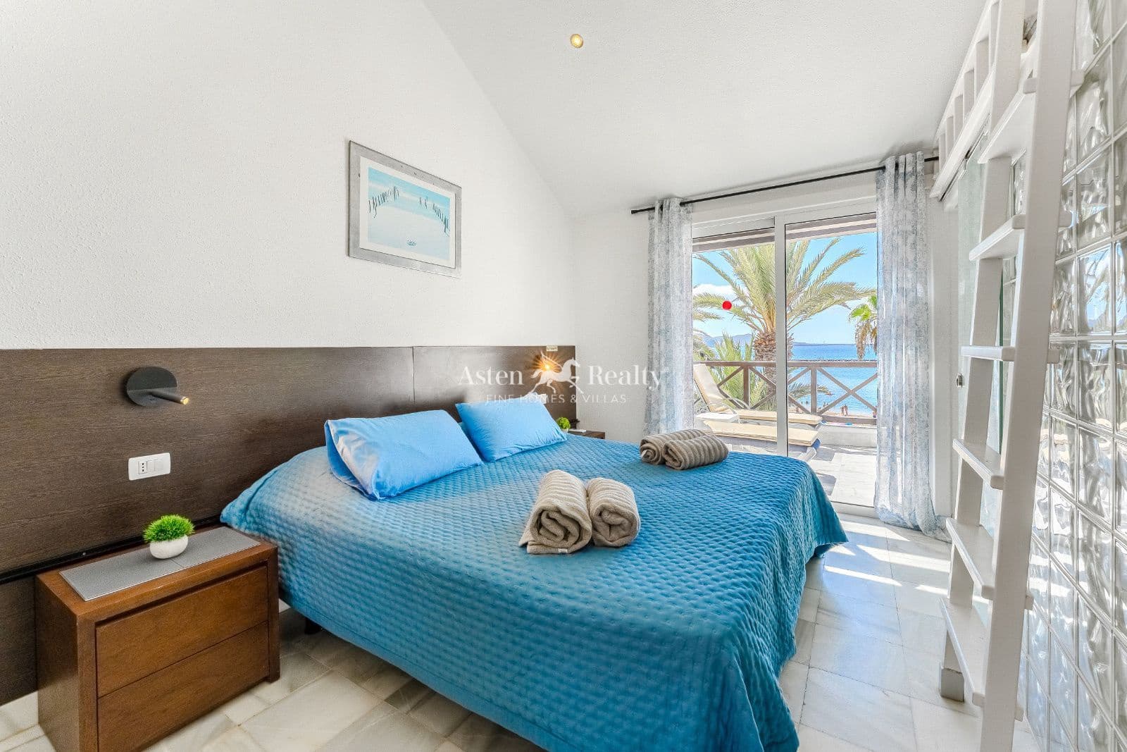 1 soverom Leilighet til salgs i Playa de las Americas med svømmebasseng - € 630 000 (Ref: 8471787)