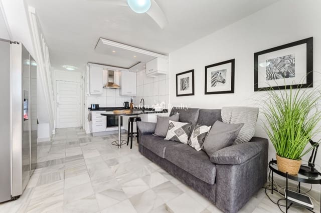 1 slaapkamer Flat te koop in Playa de las Americas, Arona met zwembad - € 630.000 (Ref: 8471787)