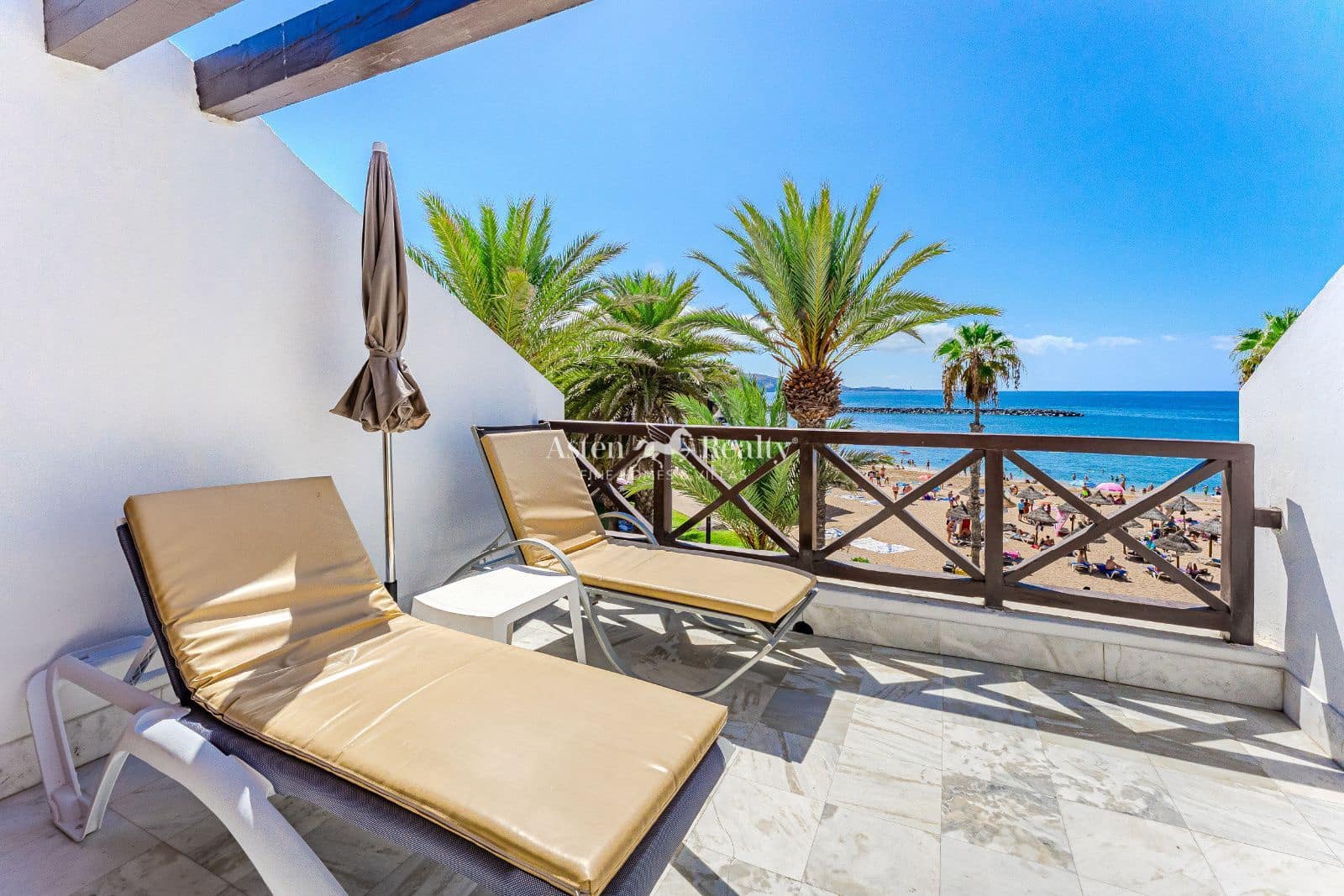 1 soverom Leilighet til salgs i Playa de las Americas med svømmebasseng - € 630 000 (Ref: 8471787)