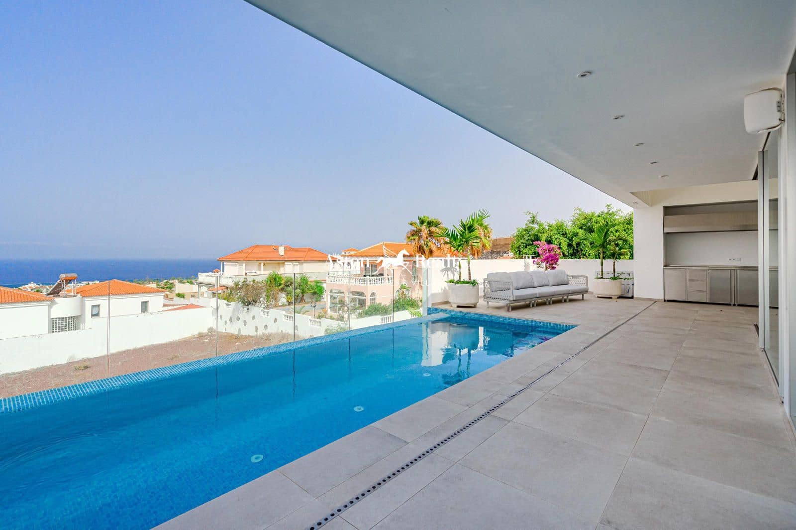 4 soveværelse Byhus til salg i Callao Salvaje med swimmingpool garage - € 2.500.000 (Ref: 8477261)