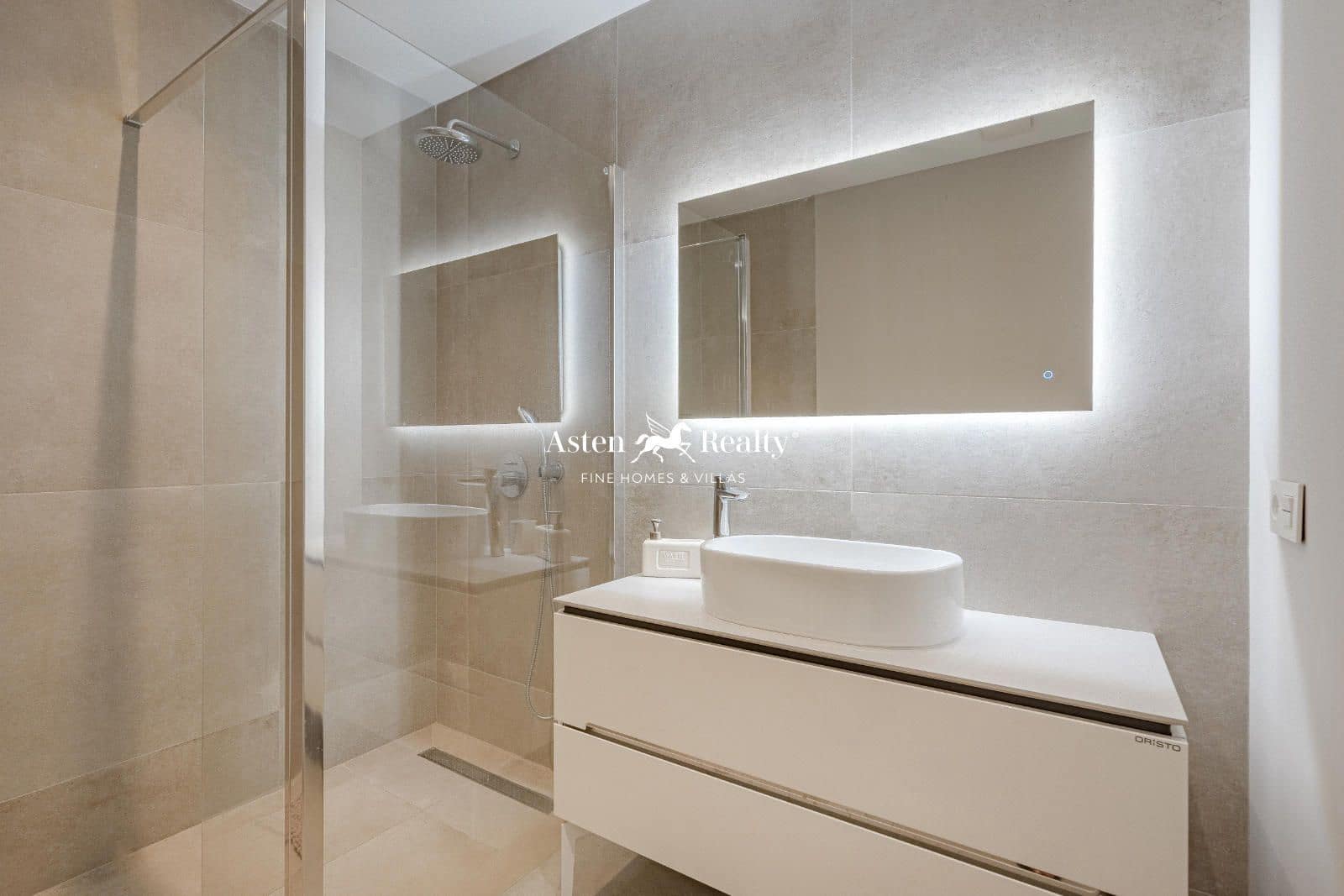 4 soveværelse Byhus til salg i Callao Salvaje med swimmingpool garage - € 2.500.000 (Ref: 8477261)