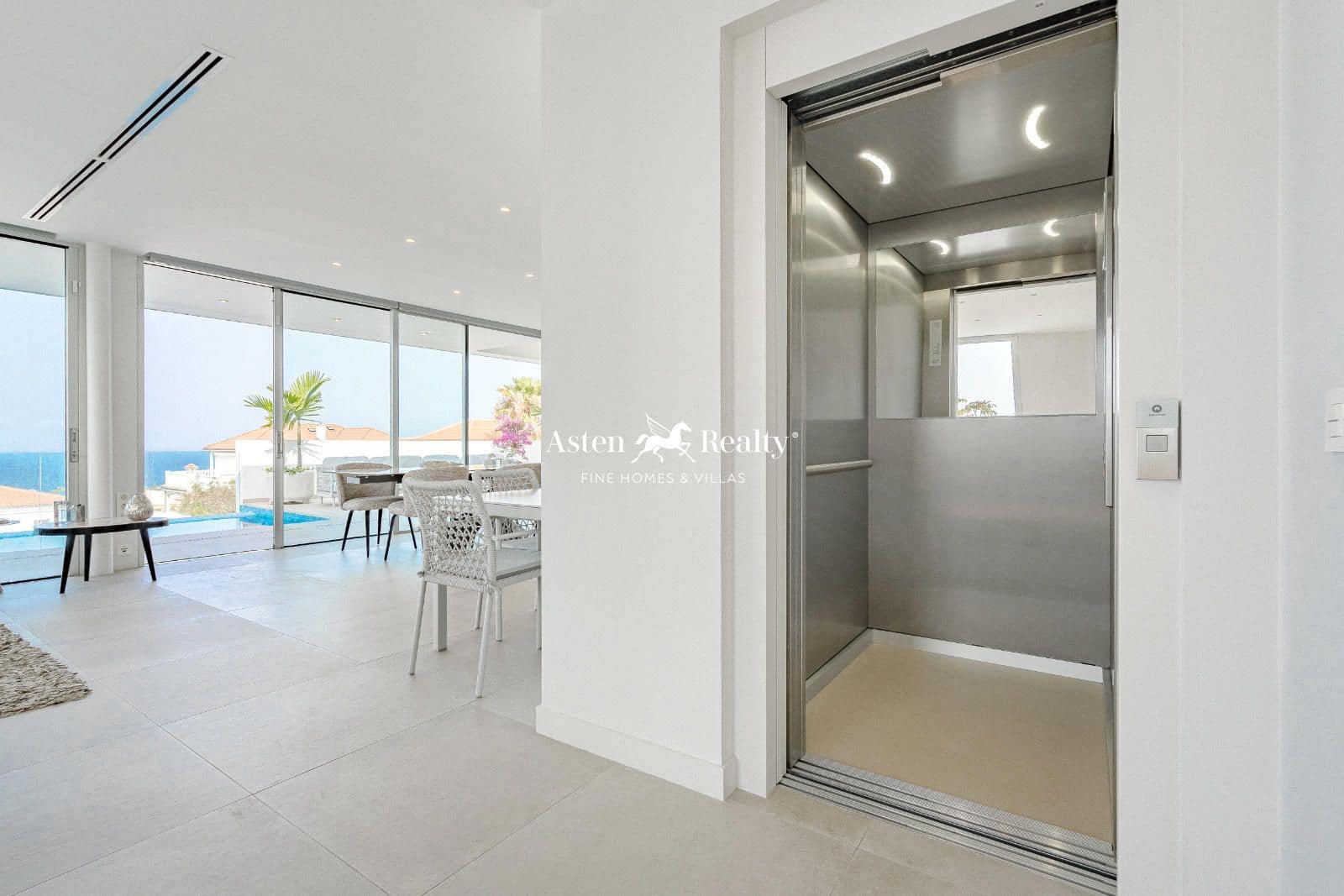 4 soveværelse Byhus til salg i Callao Salvaje med swimmingpool garage - € 2.500.000 (Ref: 8477261)