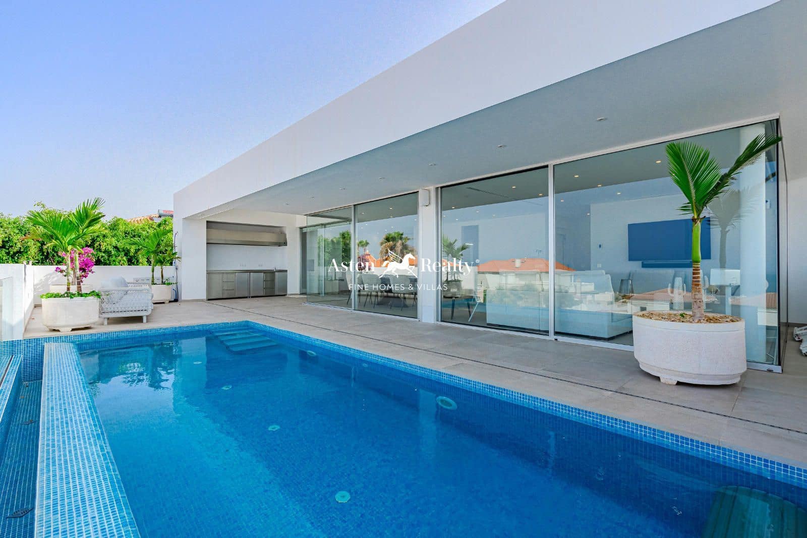 4 soveværelse Byhus til salg i Callao Salvaje med swimmingpool garage - € 2.500.000 (Ref: 8477261)