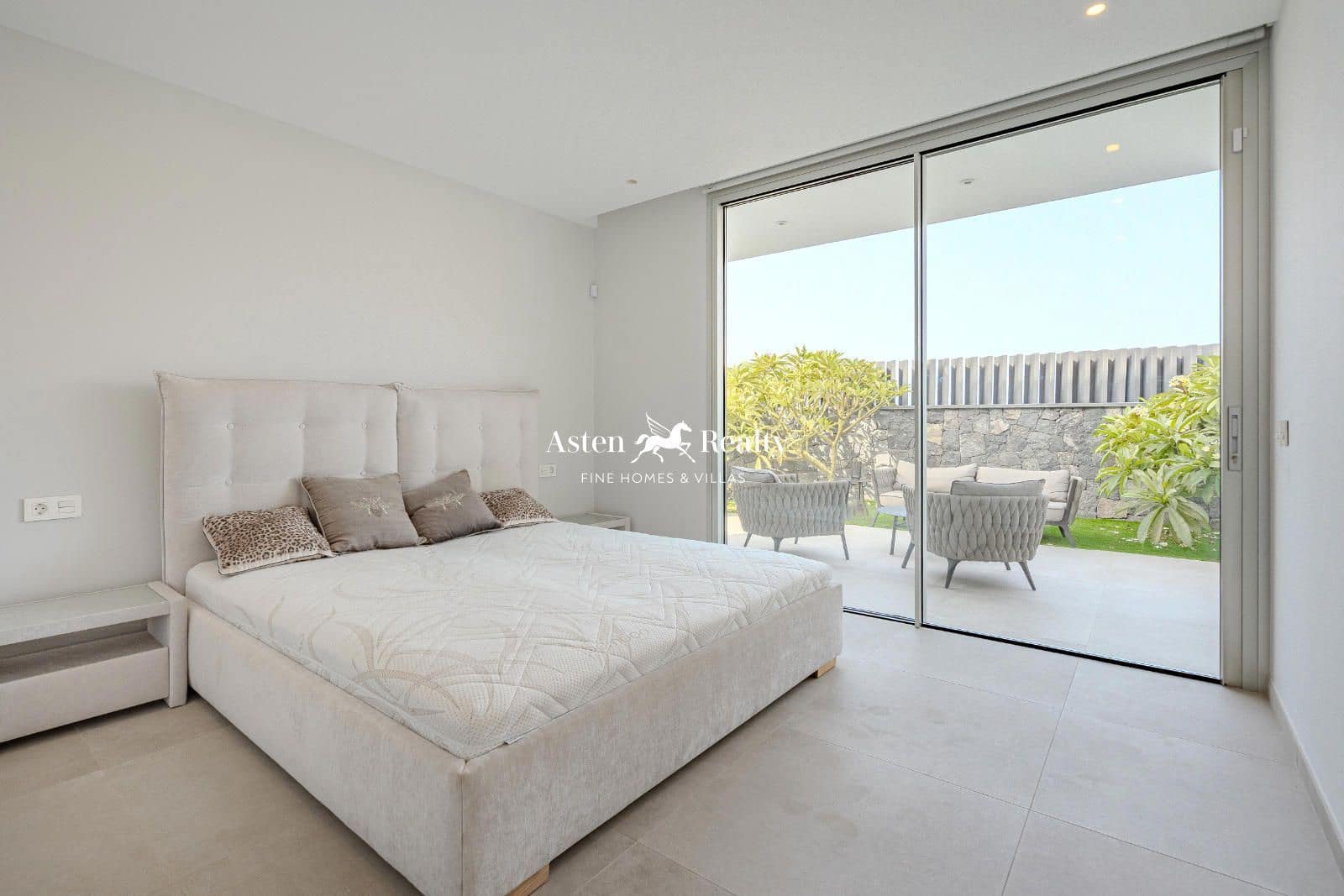 4 soveværelse Byhus til salg i Callao Salvaje med swimmingpool garage - € 2.500.000 (Ref: 8477261)