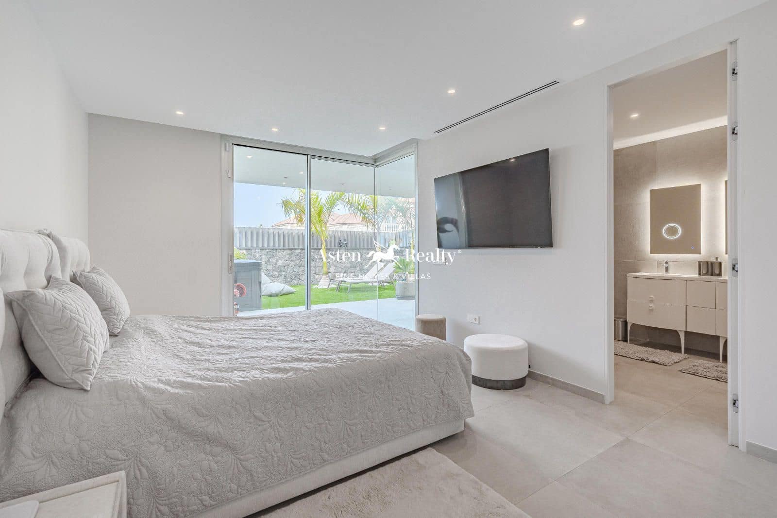 4 soveværelse Byhus til salg i Callao Salvaje med swimmingpool garage - € 2.500.000 (Ref: 8477261)