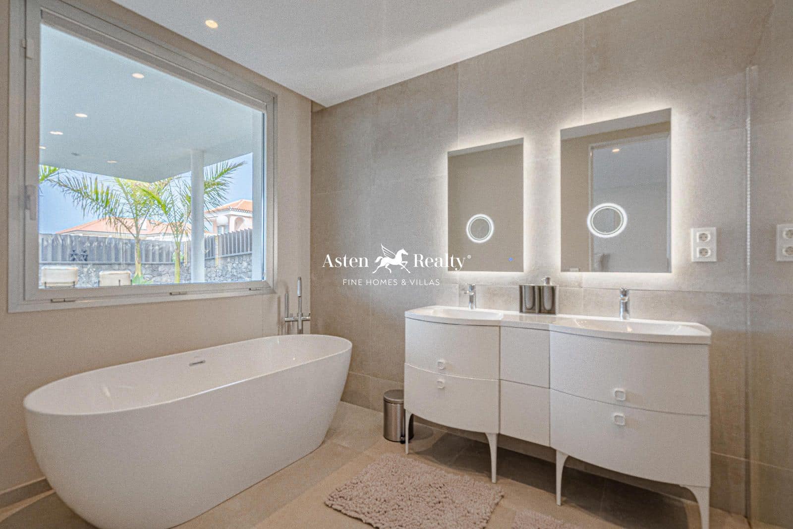 4 soveværelse Byhus til salg i Callao Salvaje med swimmingpool garage - € 2.500.000 (Ref: 8477261)