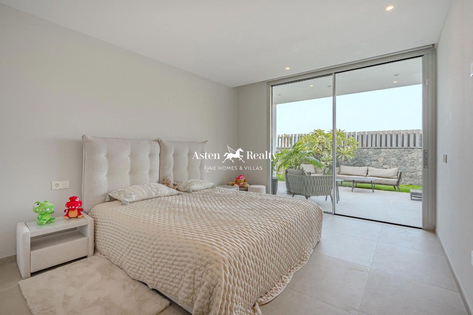 4 soveværelse Byhus til salg i Callao Salvaje med swimmingpool garage - € 2.500.000 (Ref: 8477261)