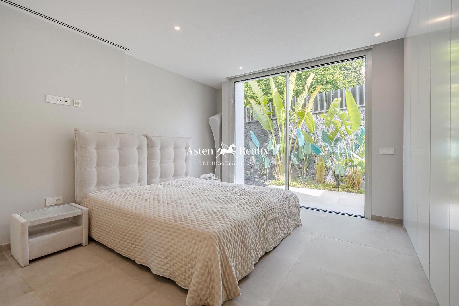 4 soveværelse Byhus til salg i Callao Salvaje med swimmingpool garage - € 2.500.000 (Ref: 8477261)