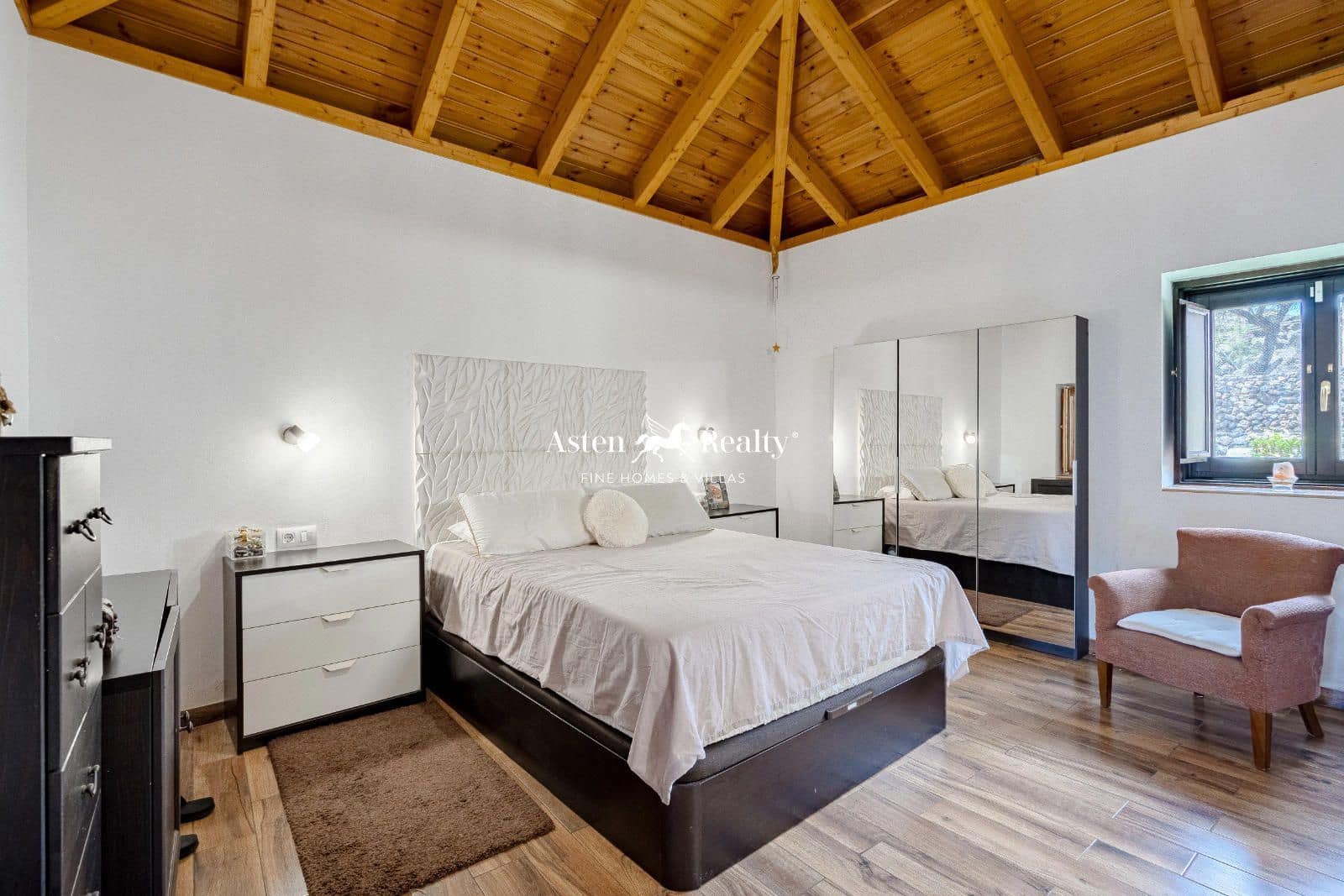 5 sypialnia Willa na sprzedaż w Guia de Isora z garażem - 545 000 € (Ref: 8488432)