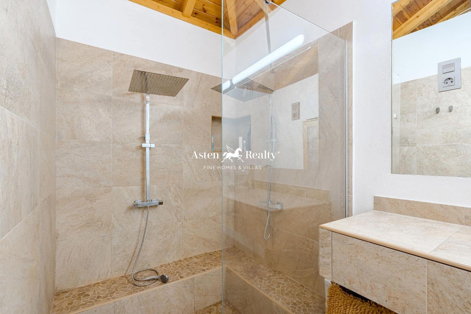 5 sypialnia Willa na sprzedaż w Guia de Isora z garażem - 545 000 € (Ref: 8488432)