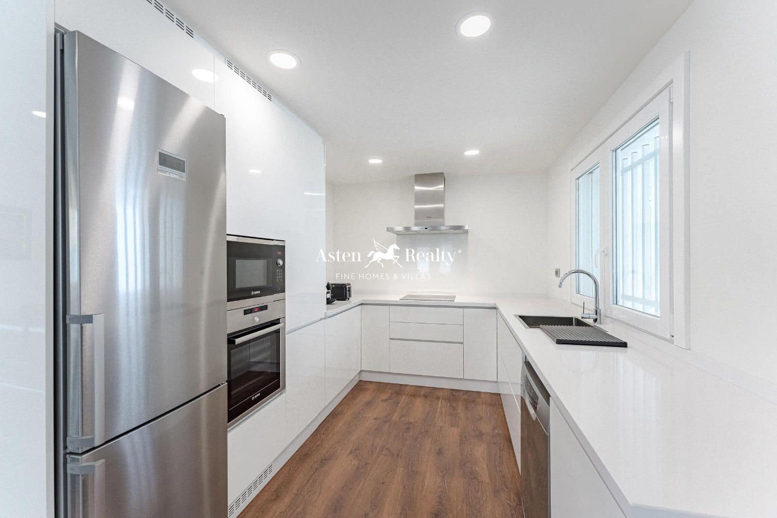 3 soveværelse Villa til salg i Los Olivos med garage - € 845.000 (Ref: 8535650)