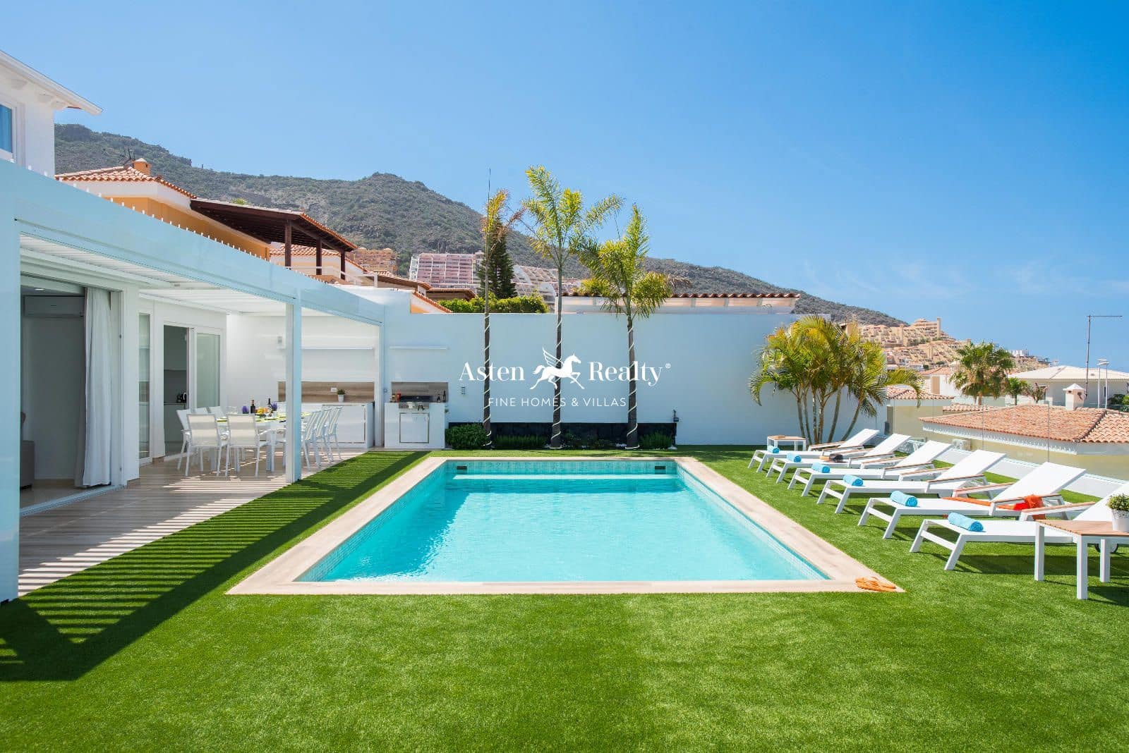 6 soveværelse Byhus til salg i Torviscas med swimmingpool garage - € 2.550.000 (Ref: 8535652)