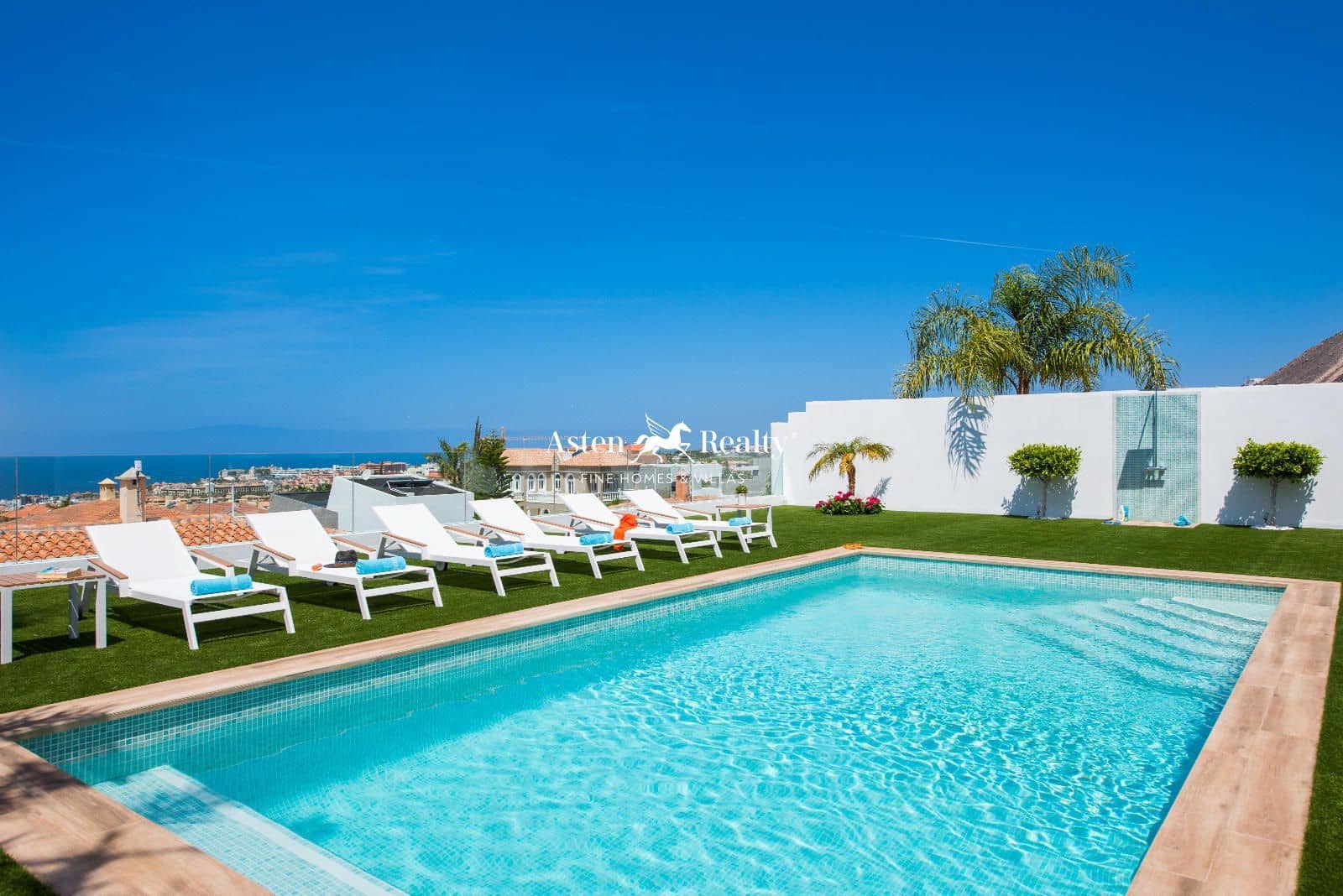 6 soveværelse Byhus til salg i Torviscas med swimmingpool garage - € 2.550.000 (Ref: 8535652)