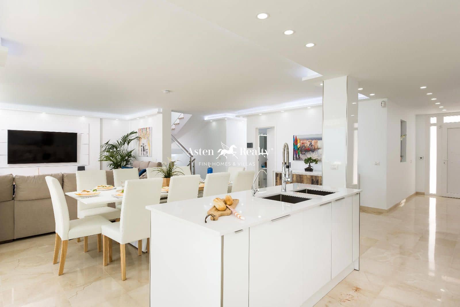 6 soveværelse Byhus til salg i Torviscas med swimmingpool garage - € 2.550.000 (Ref: 8535652)