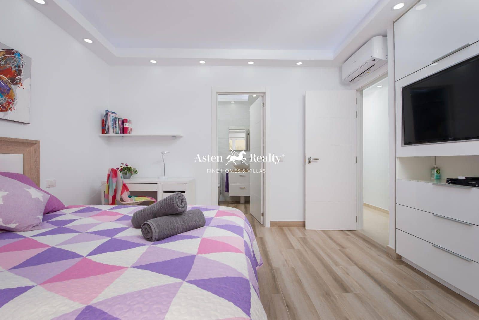 6 soveværelse Byhus til salg i Torviscas med swimmingpool garage - € 2.550.000 (Ref: 8535652)