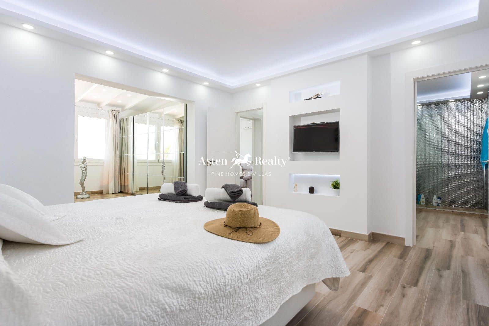 6 soveværelse Byhus til salg i Torviscas med swimmingpool garage - € 2.550.000 (Ref: 8535652)