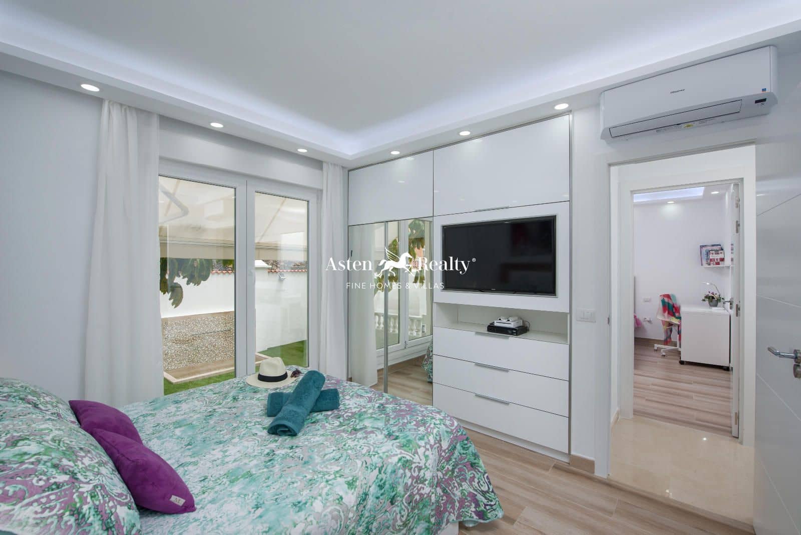 6 soveværelse Byhus til salg i Torviscas med swimmingpool garage - € 2.550.000 (Ref: 8535652)