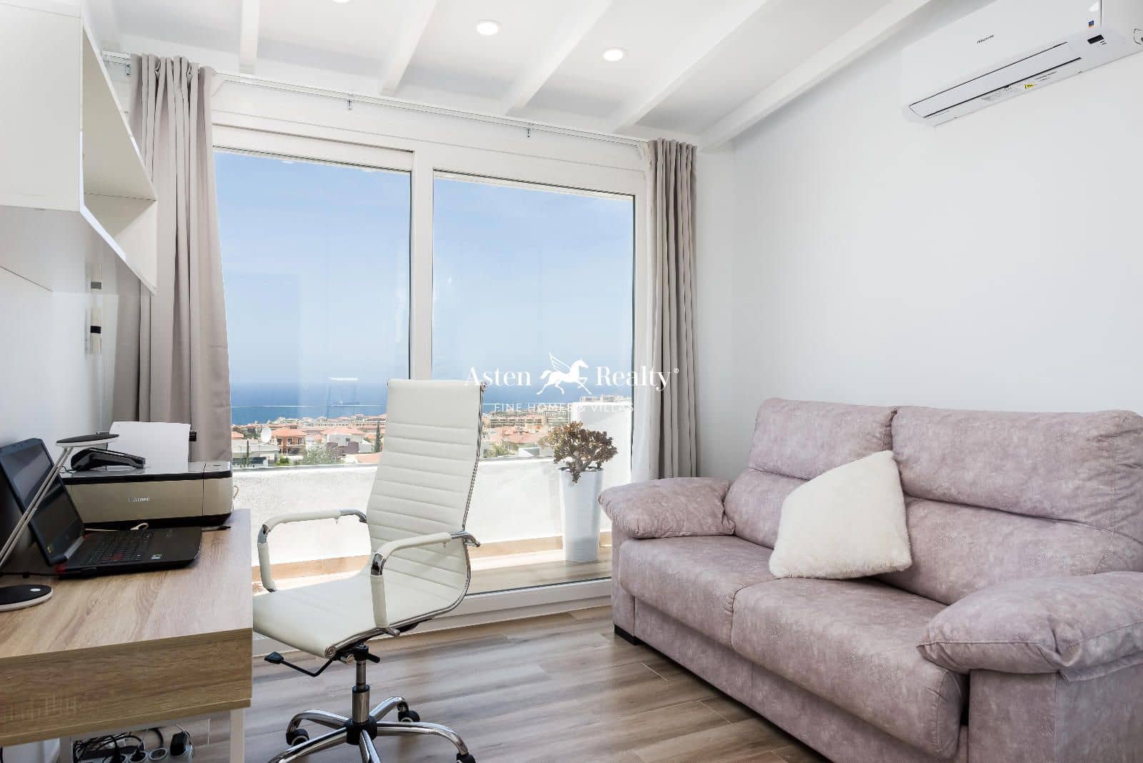 6 soveværelse Byhus til salg i Torviscas med swimmingpool garage - € 2.550.000 (Ref: 8535652)