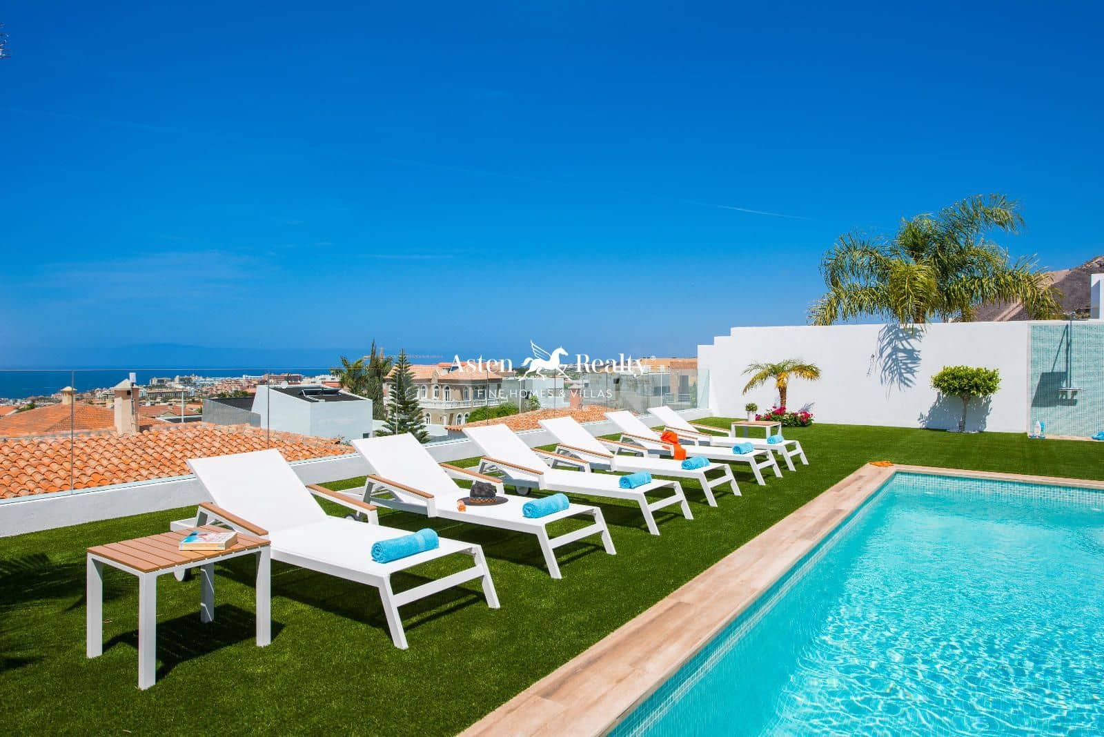 6 soveværelse Byhus til salg i Torviscas med swimmingpool garage - € 2.550.000 (Ref: 8535652)