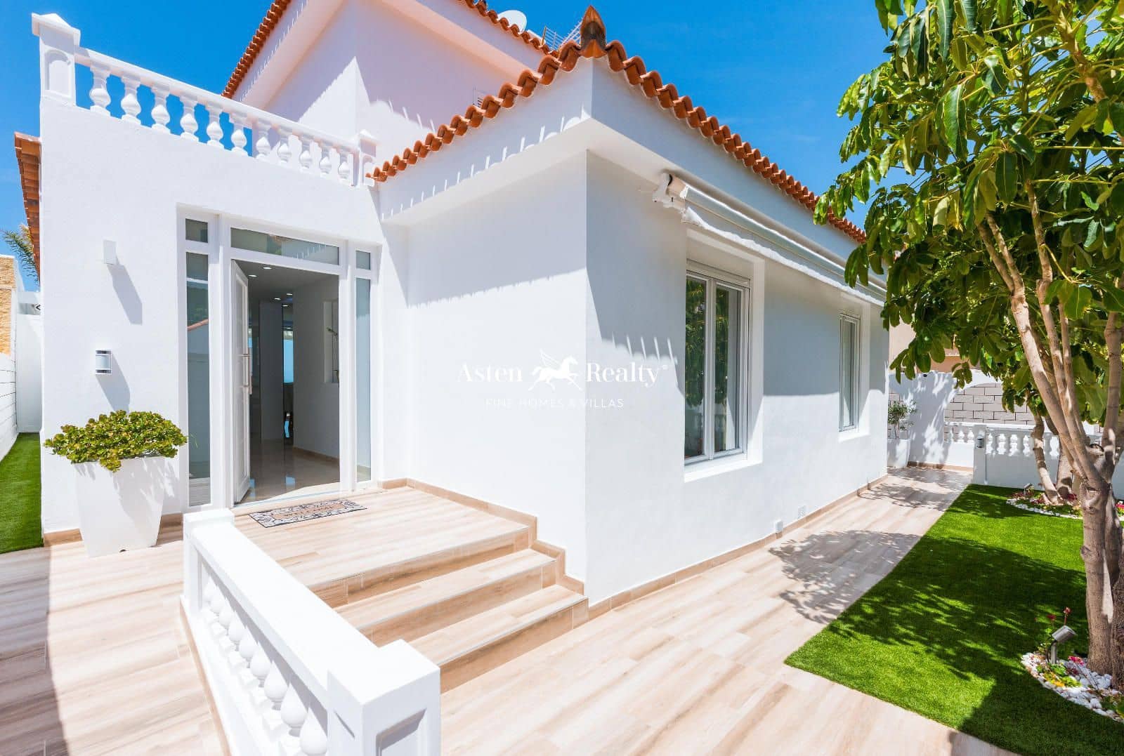 6 soveværelse Byhus til salg i Torviscas med swimmingpool garage - € 2.550.000 (Ref: 8535652)