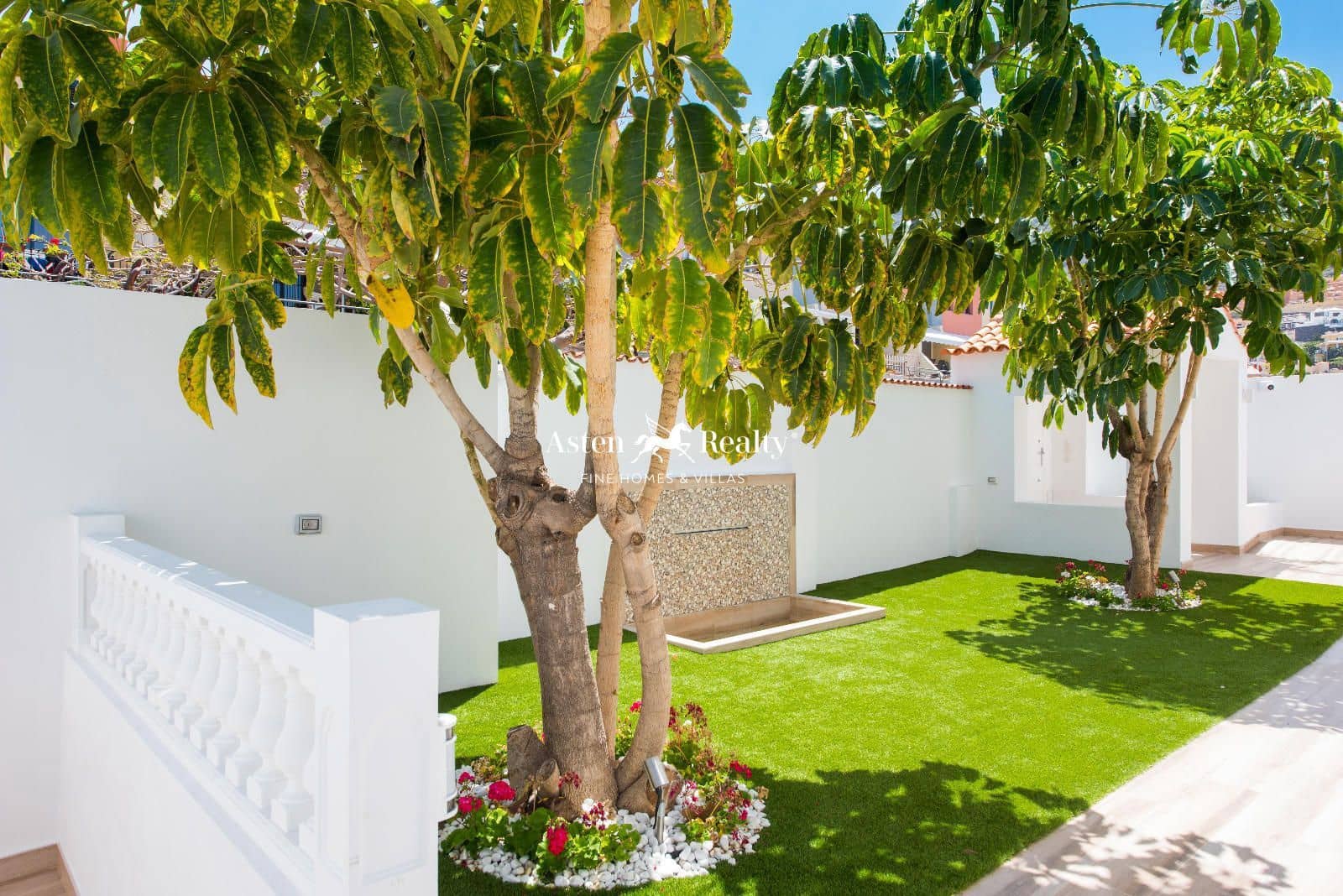 6 soveværelse Byhus til salg i Torviscas med swimmingpool garage - € 2.550.000 (Ref: 8535652)